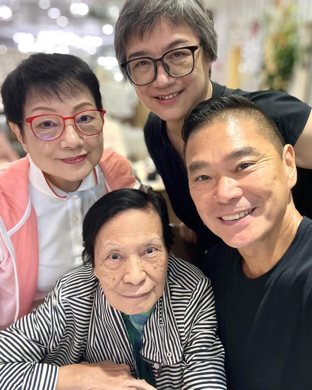 87歲余慕蓮現身聚會，狀態驚喜回暖