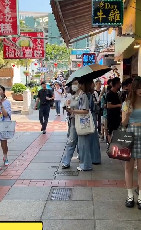 陳法蓉與閨密在澳門享受美食 日子悠閒笑對往事