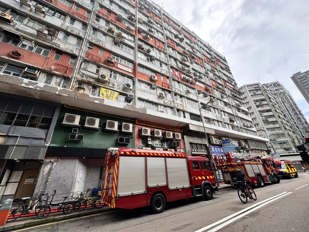 九龍灣工業中心凌晨火災 迅速得到控制