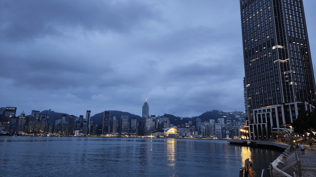 低壓區動態：驟雨雷暴來襲，本港天氣變幻莫測