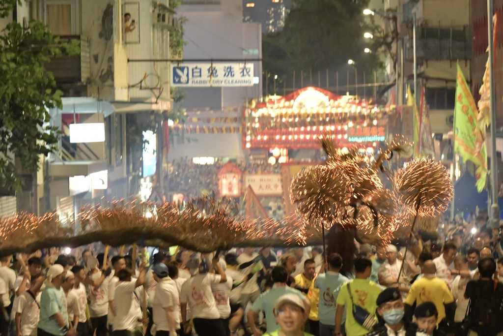 中秋佳節盛典｜灣仔海濱無人機表演將展現傳統中秋圖案 大坑舞火龍再度精彩呈現