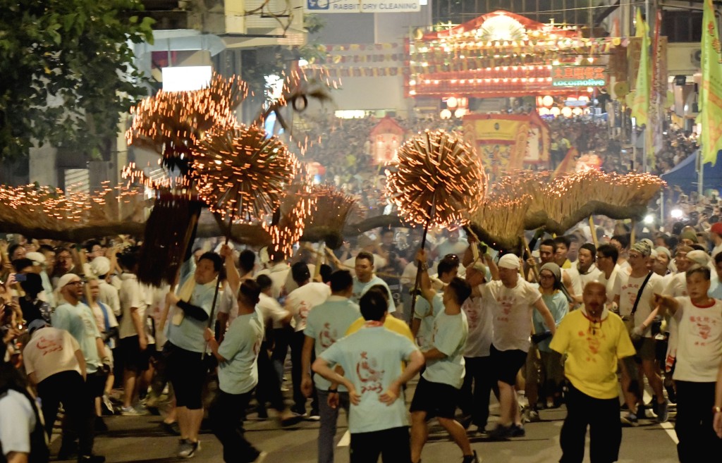 中秋佳節盛典｜灣仔海濱無人機表演將展現傳統中秋圖案 大坑舞火龍再度精彩呈現