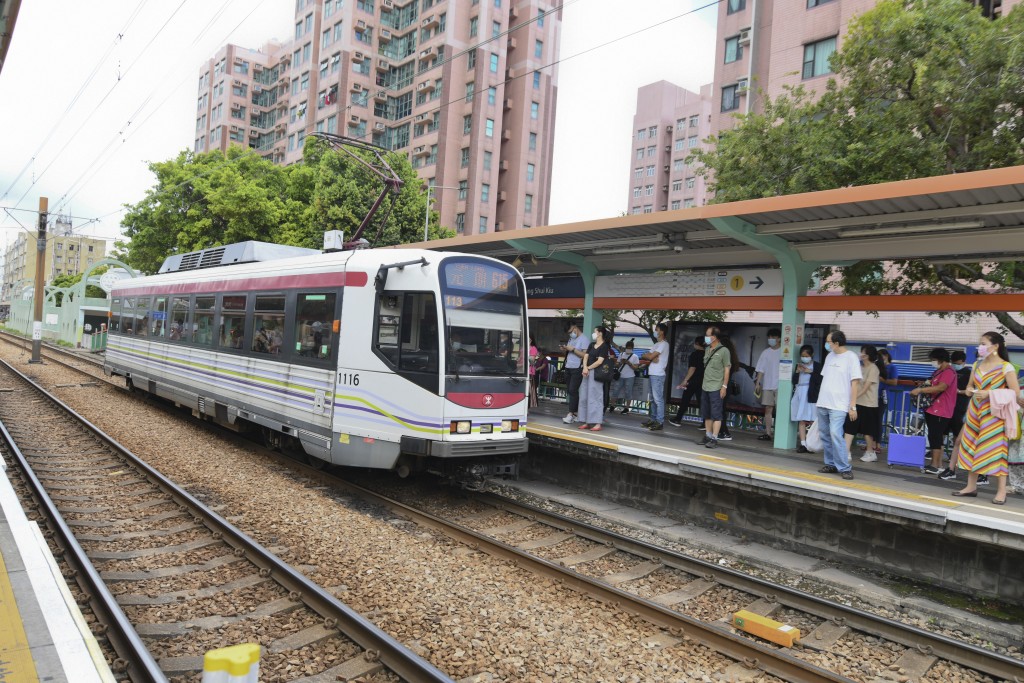 中秋佳節 港鐵增強通宵服務 燃情暢行街頭