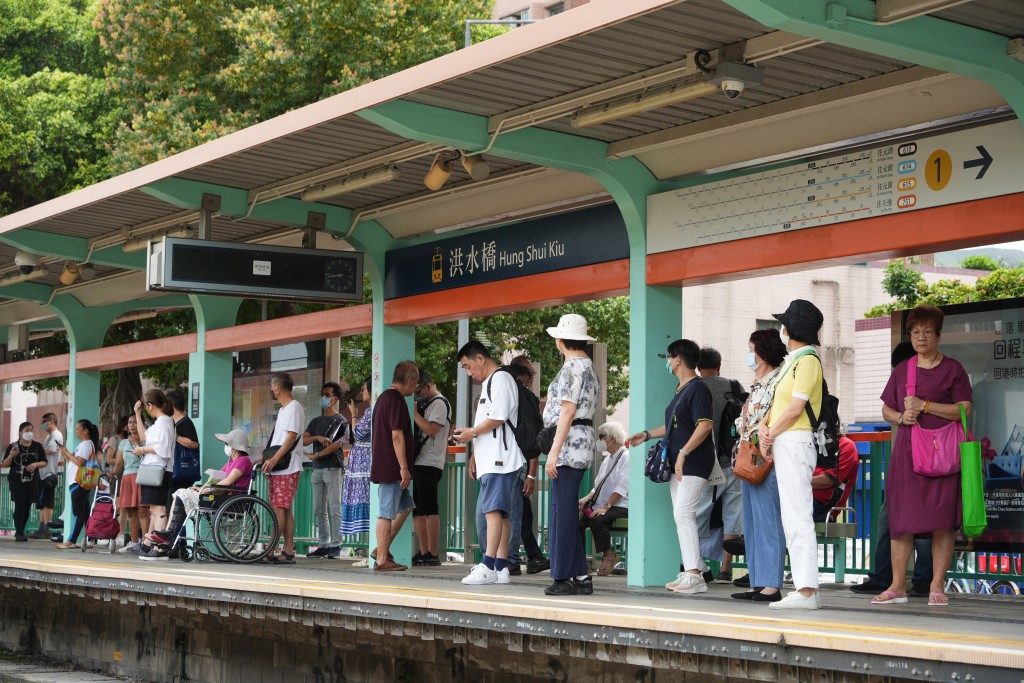 中秋佳節 港鐵增強通宵服務 燃情暢行街頭