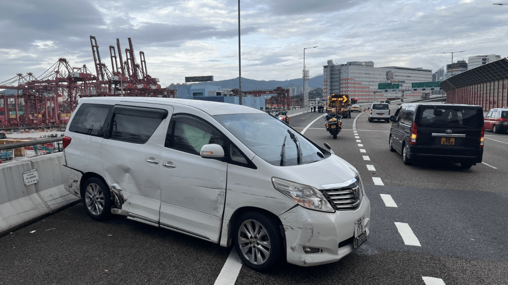 三號幹線發生嚴重車禍，造成交通擁堵