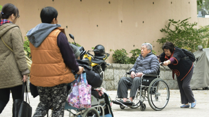 研究顯示提供休息日給照顧者可顯著減輕抑鬱症狀及照顧壓力，機構呼籲建立安全保護網