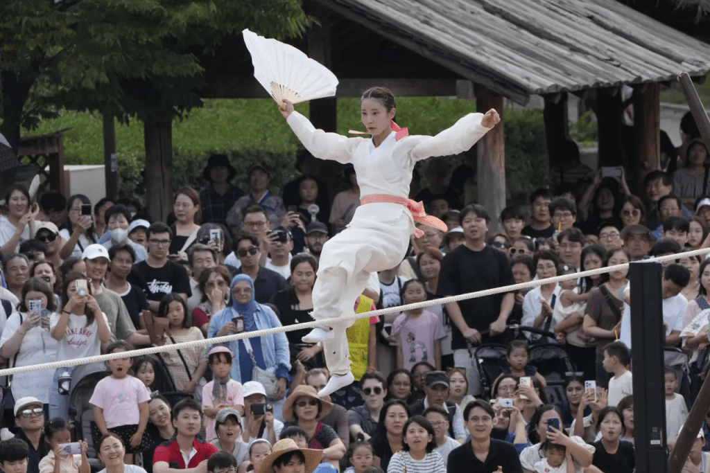 日本人慶祝中秋節，獨特的「月見」漢堡引人注目