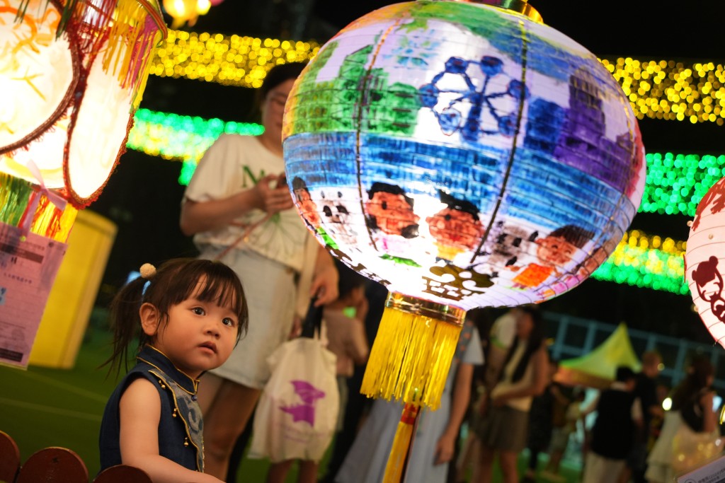 中秋佳節綵燈會盛大開幕 與市民共慶國慶75周年