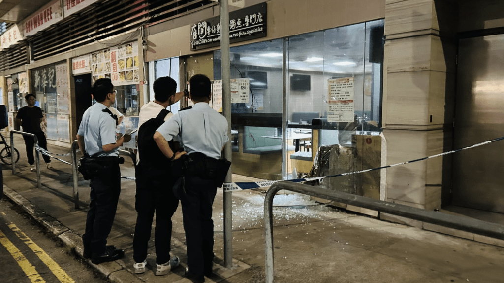 旺角車仔麵店再遭襲擊 玻璃破碎紅油潑灑令商戶頭痛不已