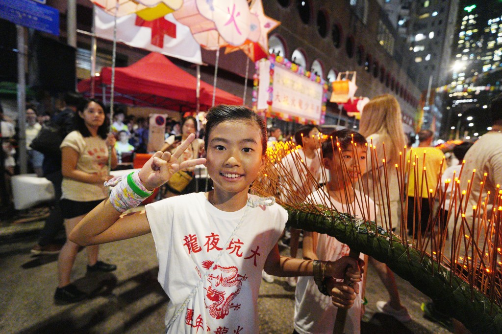 中秋佳節的盛會：維園綻放大坑舞火龍的熱情與歡樂