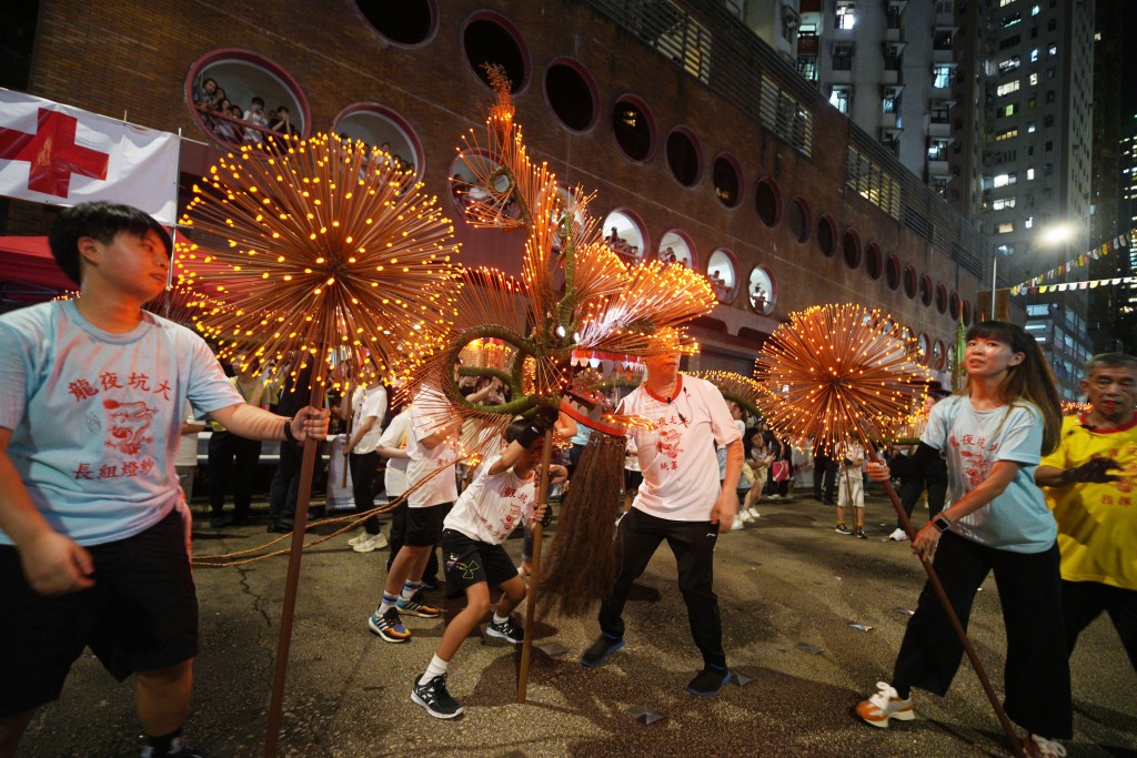 中秋佳節的盛會：維園綻放大坑舞火龍的熱情與歡樂