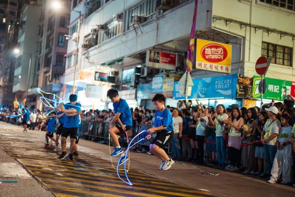 中秋佳節的盛會：維園綻放大坑舞火龍的熱情與歡樂