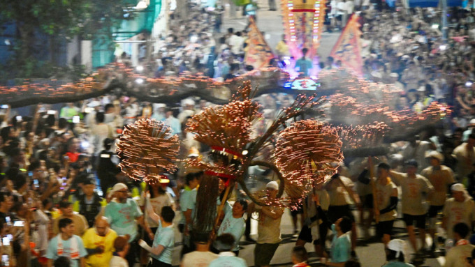 中秋節的熱鬧氛圍吸引遊客共襄盛舉