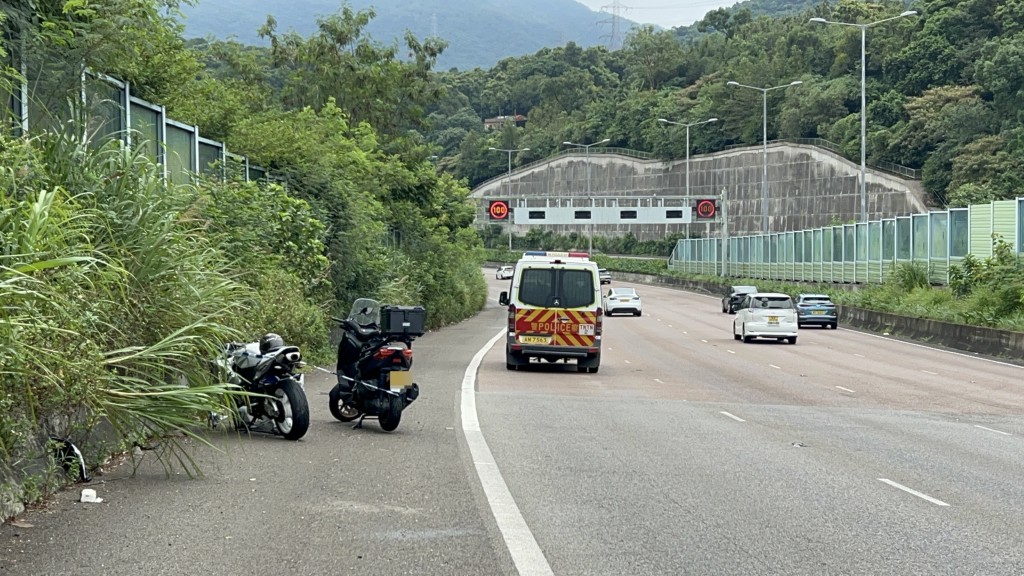 大埔吐露港公路發生驚險7車相撞意外，2人受傷