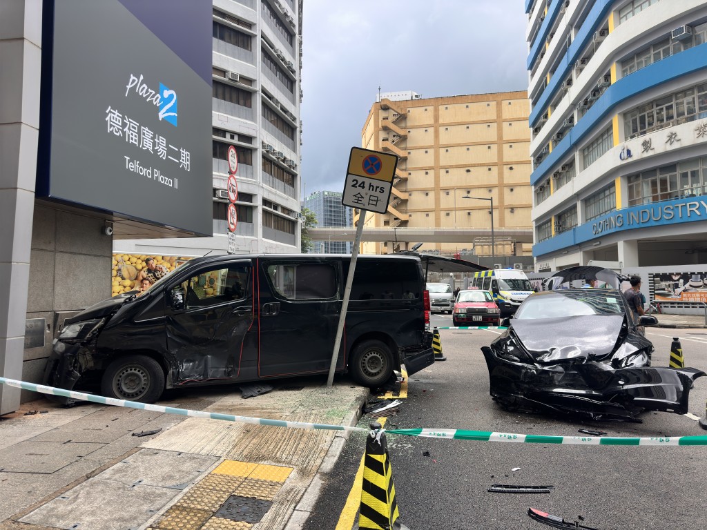 交通意外再現！九龍灣客貨車衝上行人路 認真影響安全