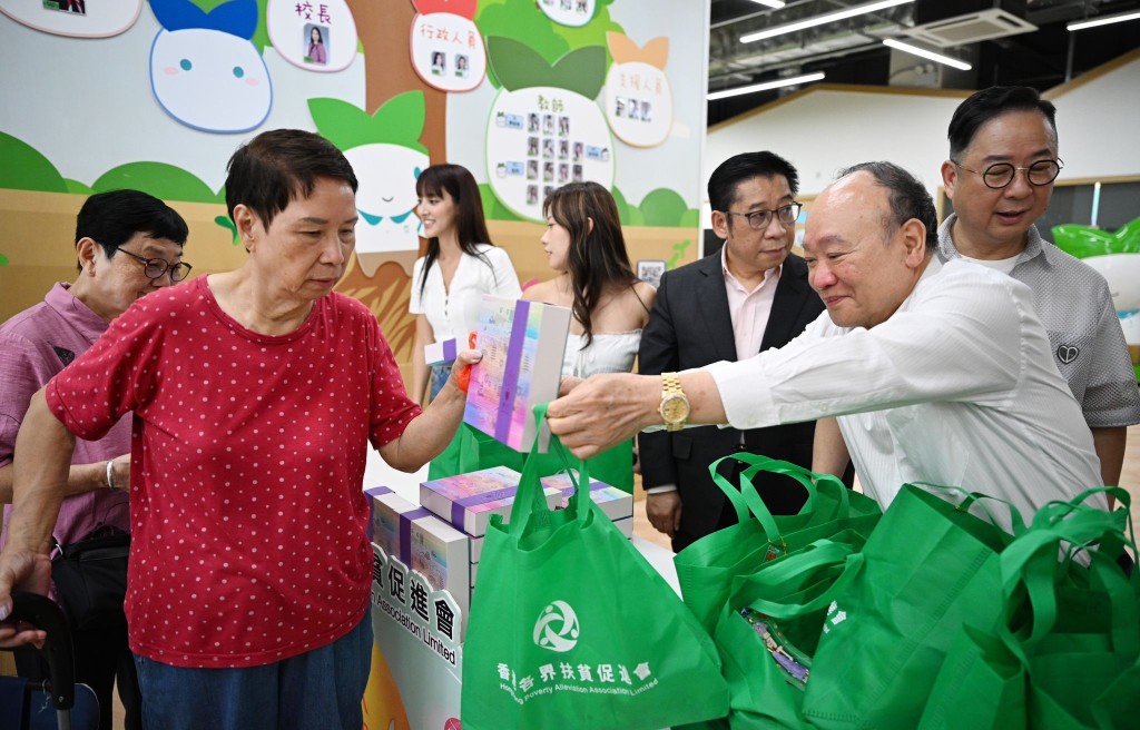 聖誕佳節的溫暖關懷：香港各界扶貧促進會舉辦中秋關愛行動