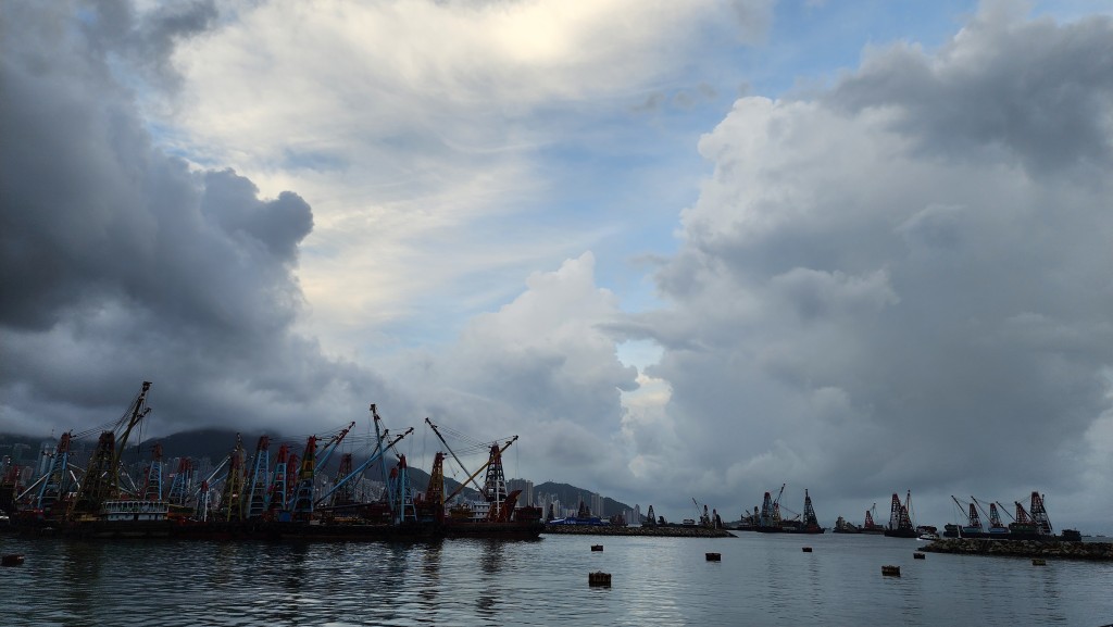 天氣變幻無常，颱風影響廣東沿岸