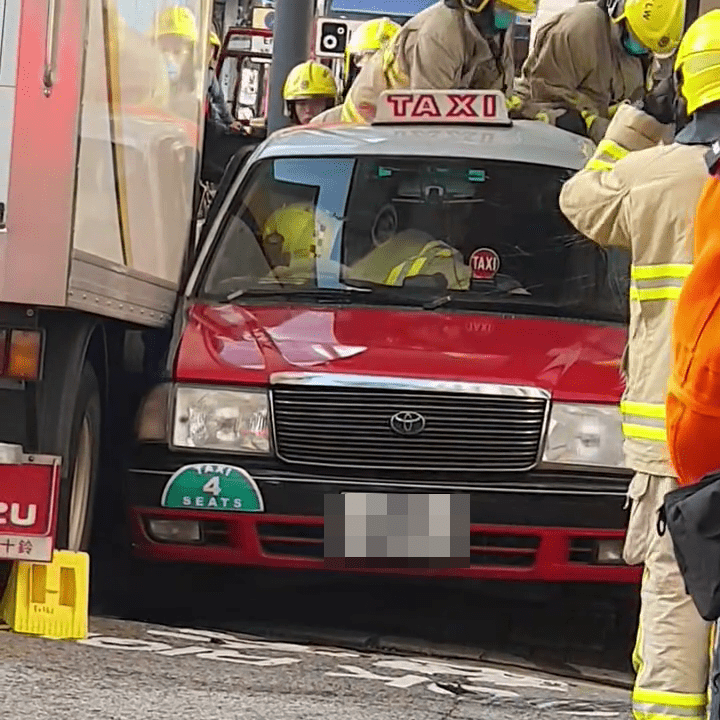 交通意外驚魂：天后區貨車撞的士 駕駛員一度被困