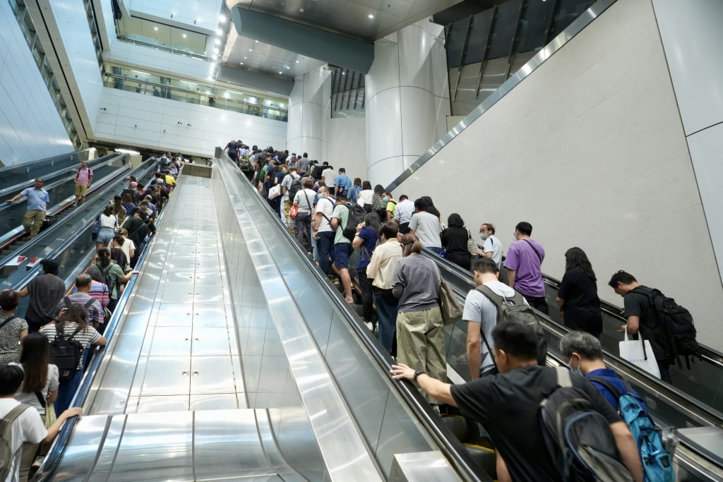 颱風摩羯逐漸遠離 本港市民滿意天文台安排